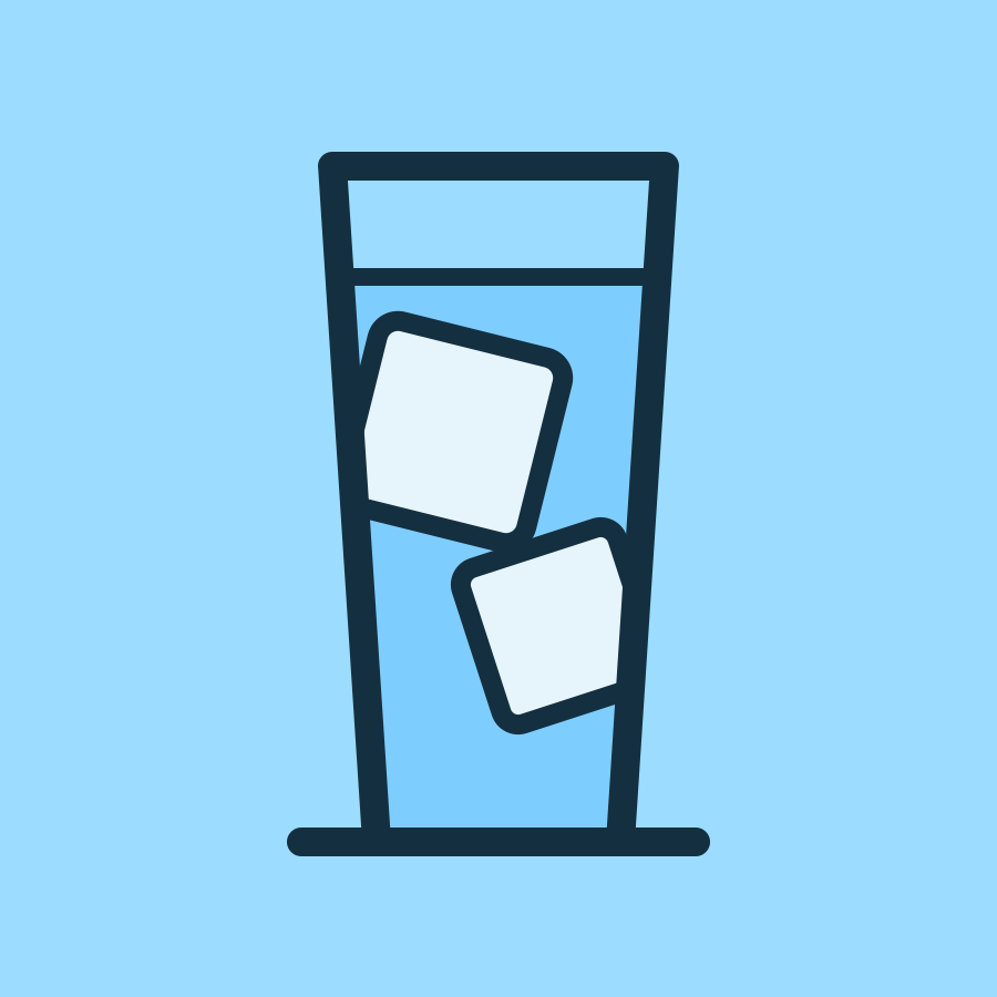 Ilustración: la Proteína Clear de SHIFT preparada en agua con hielo, se ve translúcida y ligera